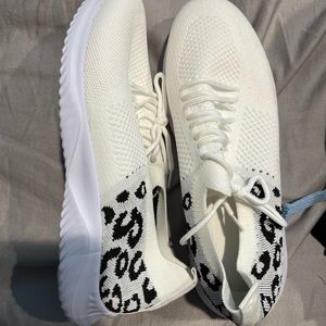 Brand new tennis shoes, no brand bought on Temu, just don’t fit!
